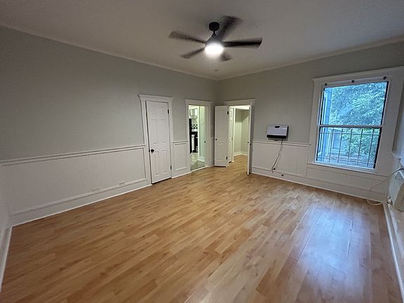4th image of 407 E Locust St #4