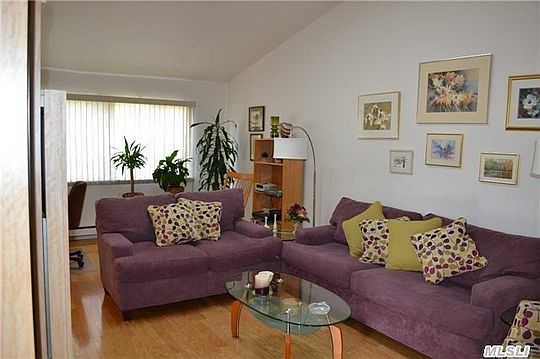 3rd image of 40 Strathmore Gate Dr