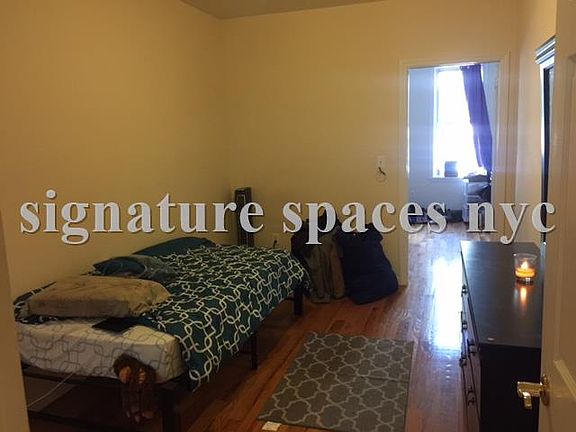 4th image of 3034 42nd St APT 1R