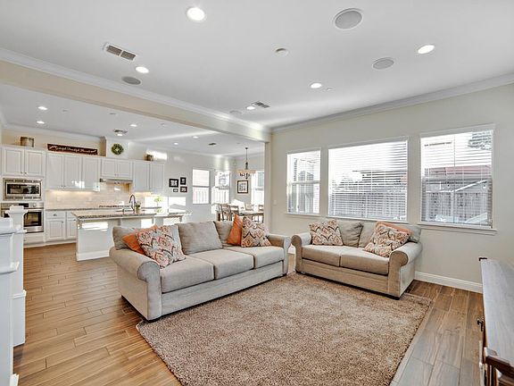 4th image of 709 Juliann Way
