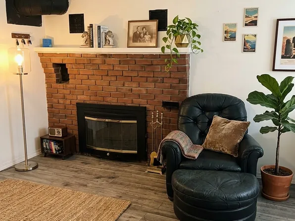 (undisclosed Address), New Paltz, NY 12561