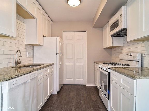 2nd image of 1883 Jamestown Cir