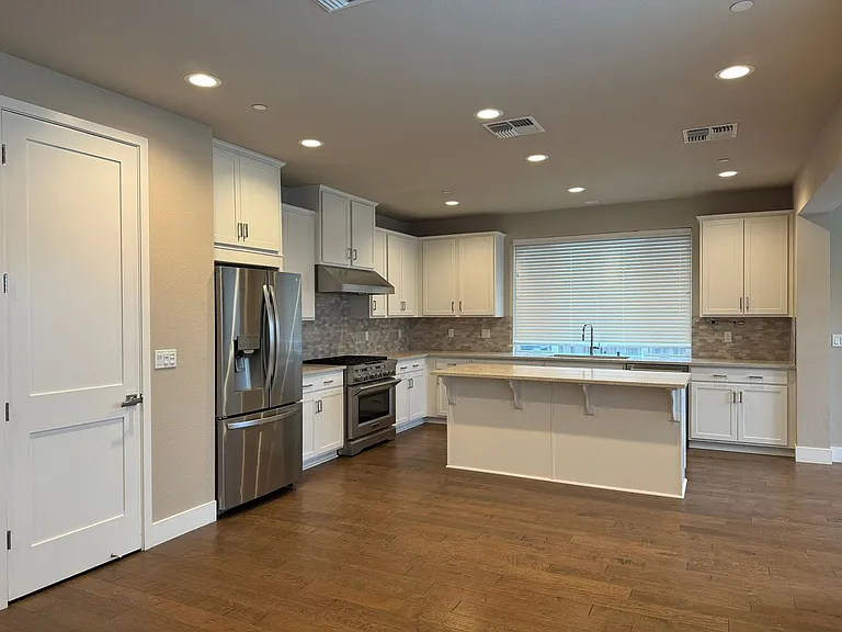 1845 Palisades Dr — Photo 7