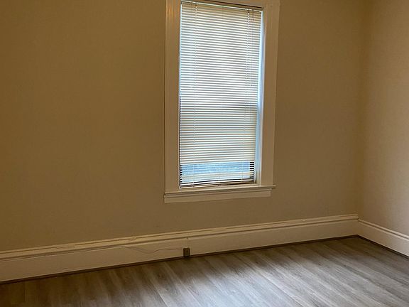 3rd image of 1042 Montgomery St