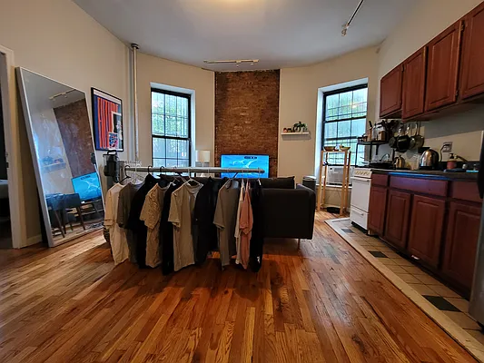 Rented by Lodger Corp | media 4