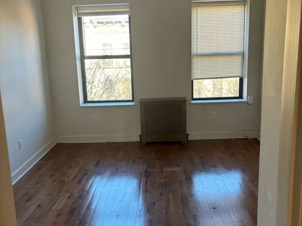 504 Seneca Avenue image 6 of 7