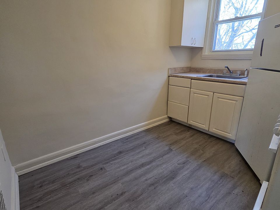 2nd image of 3617 Everett St Floor 1