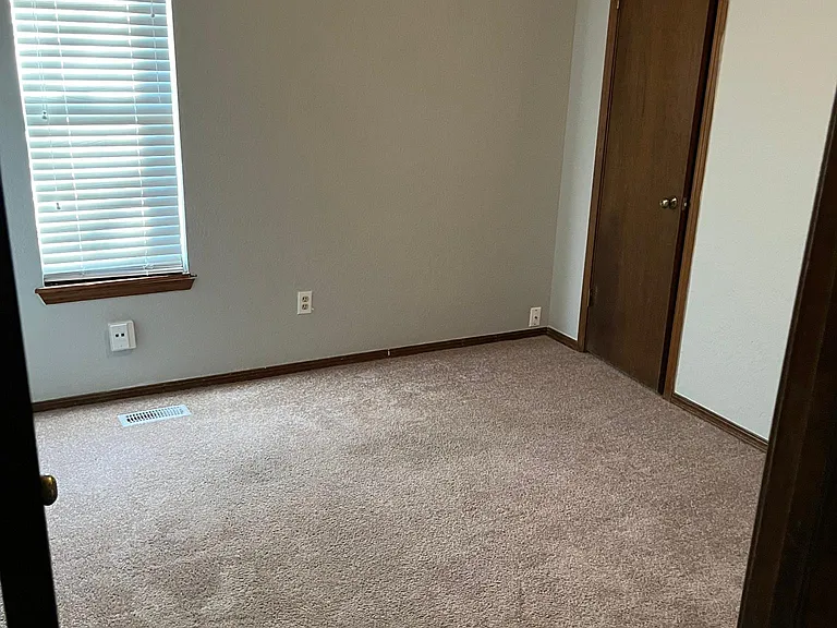 9029 N Rockwell Dr — Photo 18