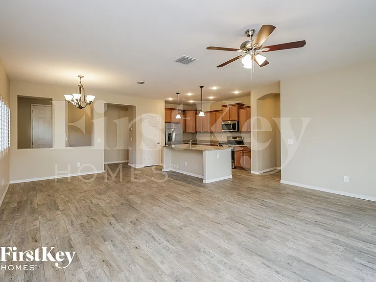 376 W Flame Tree Ave — Photo 2