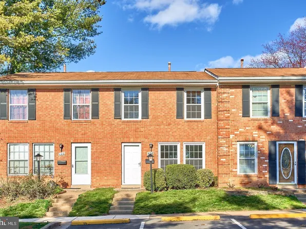 402 E Furman Dr #278, Sterling, VA 20164