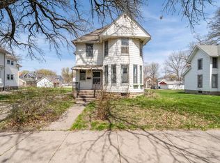 730 E 14th St, Davenport, IA