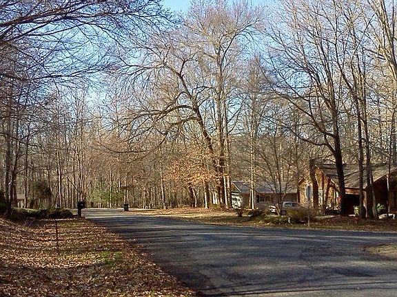 4th image of 331 Iroquois Trl