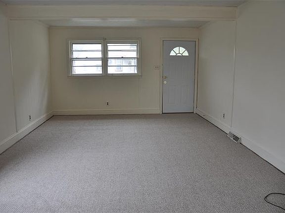 4th image of 2910 S Greenway Dr