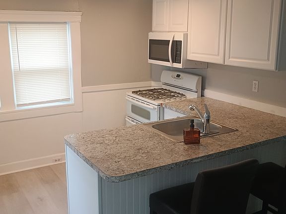 3rd image of 4101 Archwood Ave