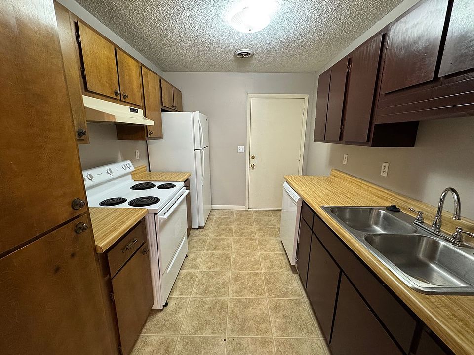 1st image of 124 Ivie Cir #0