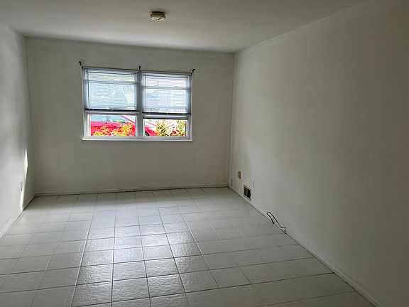 3rd image of 129 Paulding Ave Floor 2