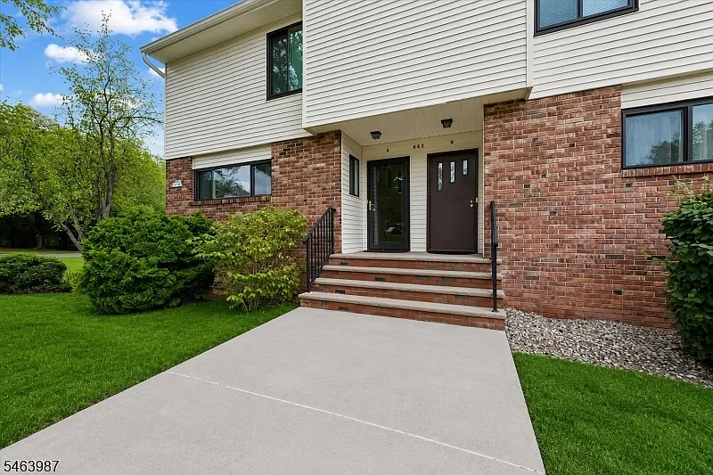 3 bed, 2.5 bath, $3,500 — Photo 2
