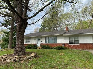 5430 Nieman Rd, Shawnee, KS 66203