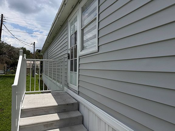 3rd image of 207 S Mount Carmel Rd