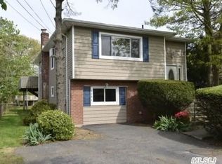 1061 Callahan St, Bay Shore, NY 11706