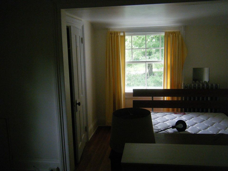 2nd image of 142 Castle St APT 4