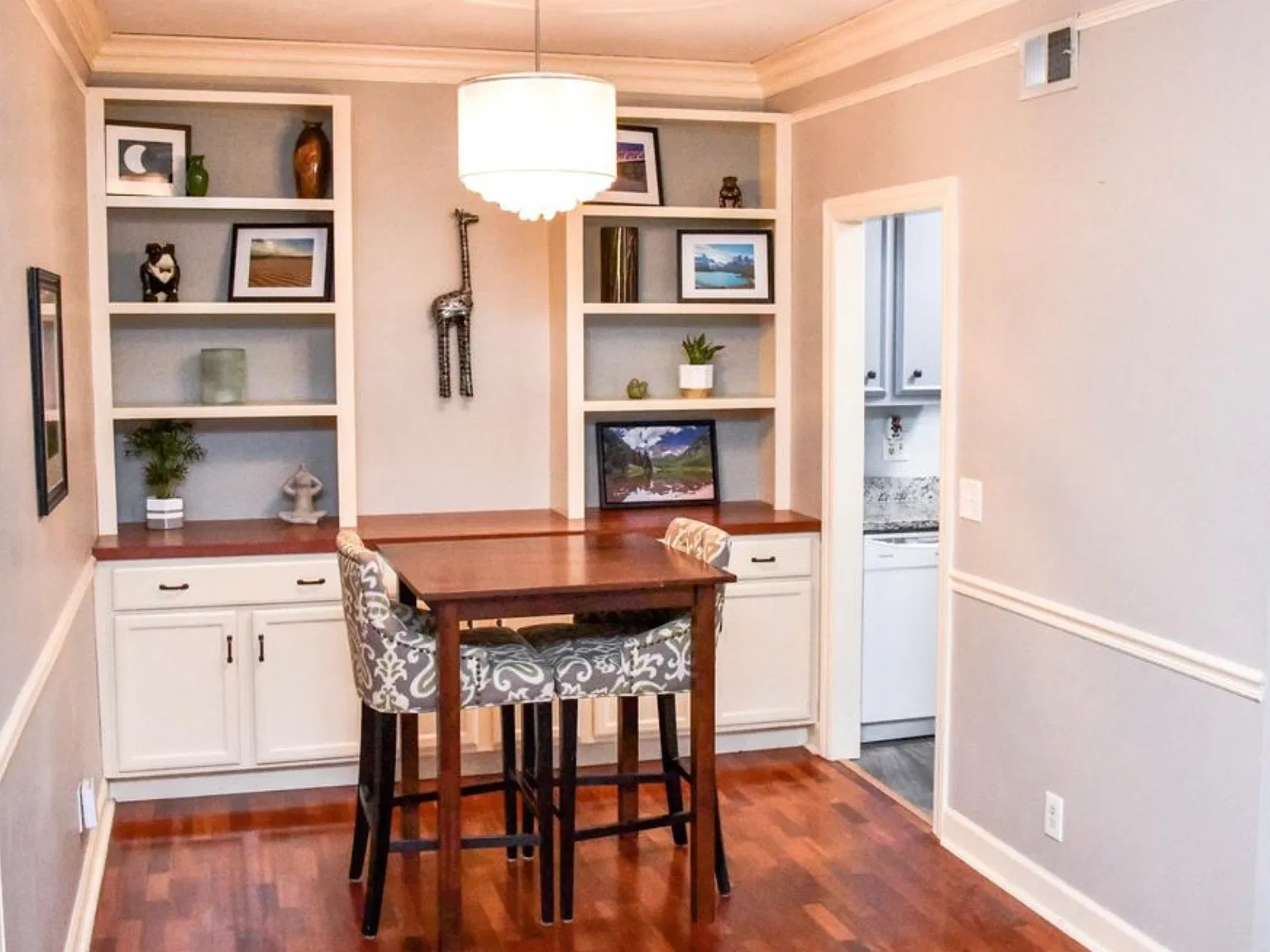 1 bed, 898 sqft, $1,820 — Photo 2