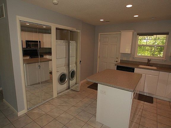 4th image of 1800 Country Club Dr Unit 221