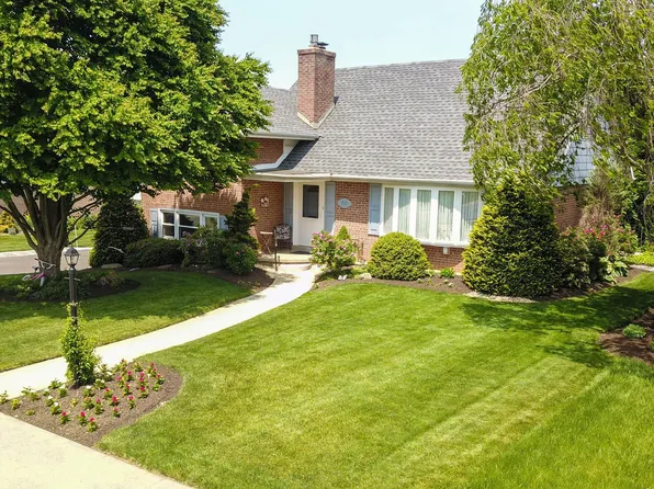 705 Berks Pl, West Lawn, PA 19609