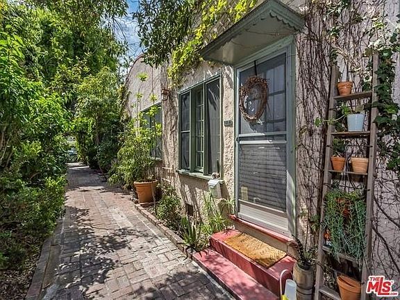 3rd image of 812 N Poinsettia Pl #1/4