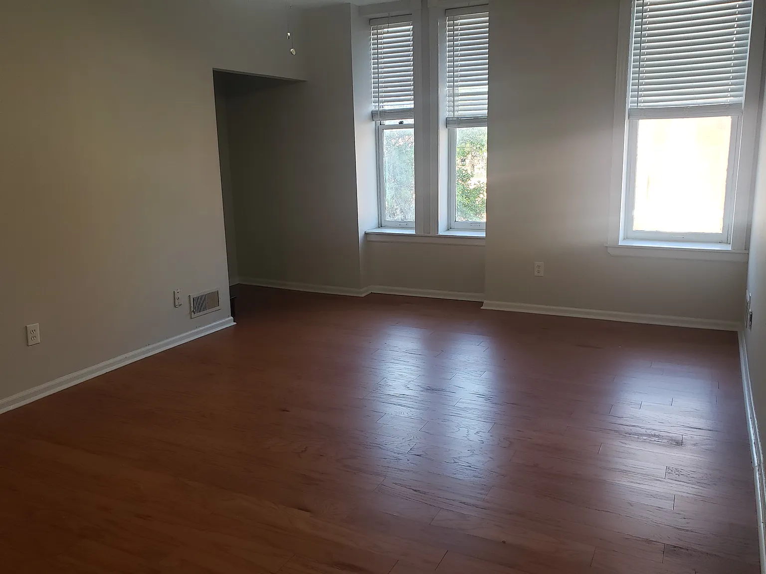 2 bed, 850 sqft, $1,275 — Photo 4