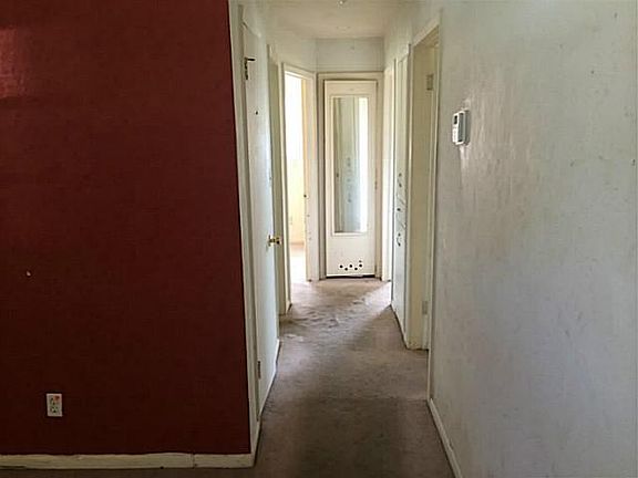 5th image of 319 S Irving Dr