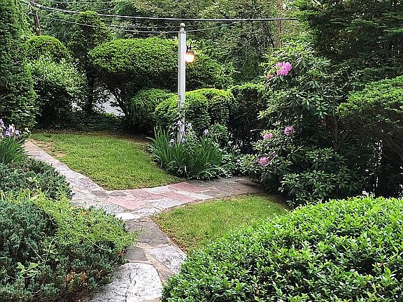 3rd image of 71 Glen Ave