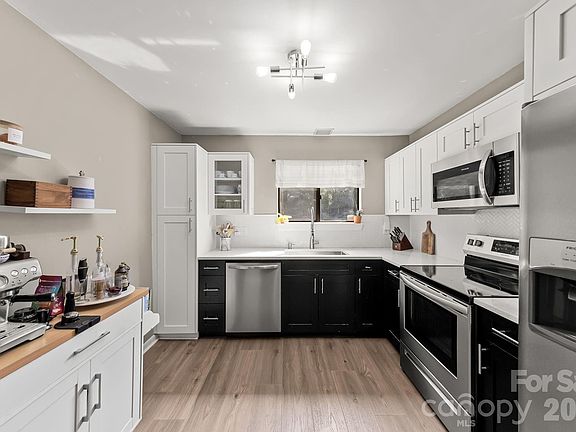 2nd image of 3284 Heathstead Pl APT I