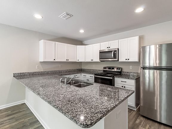 5th image of 448 Whispering Creek Ave