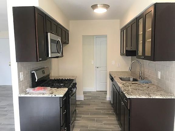 3rd image of 2 Elmwood Park Dr APT 223