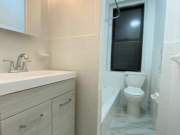 4th image of 1277 Morris Ave #2C