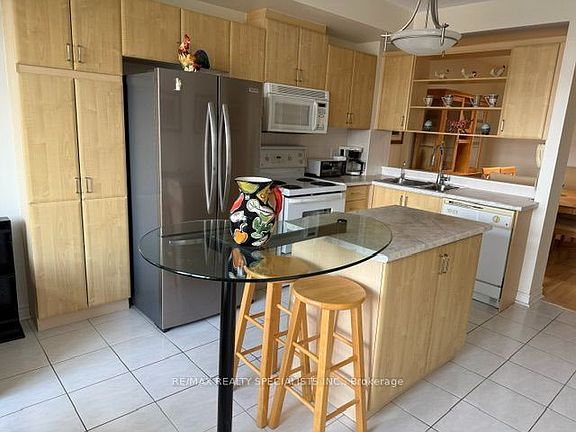 4th image of 200 Burnhamthorpe Rd E #1502
