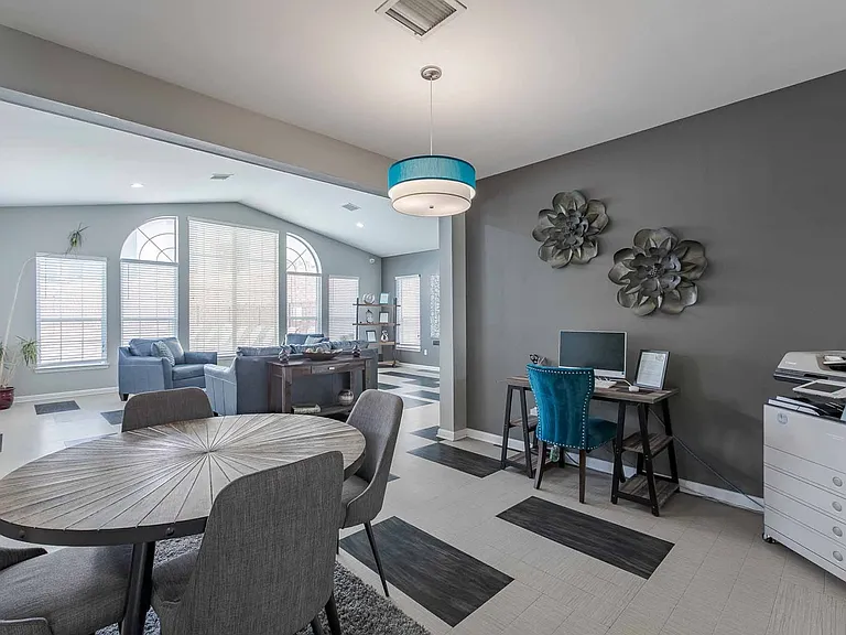 West Park Apartments — Photo 13