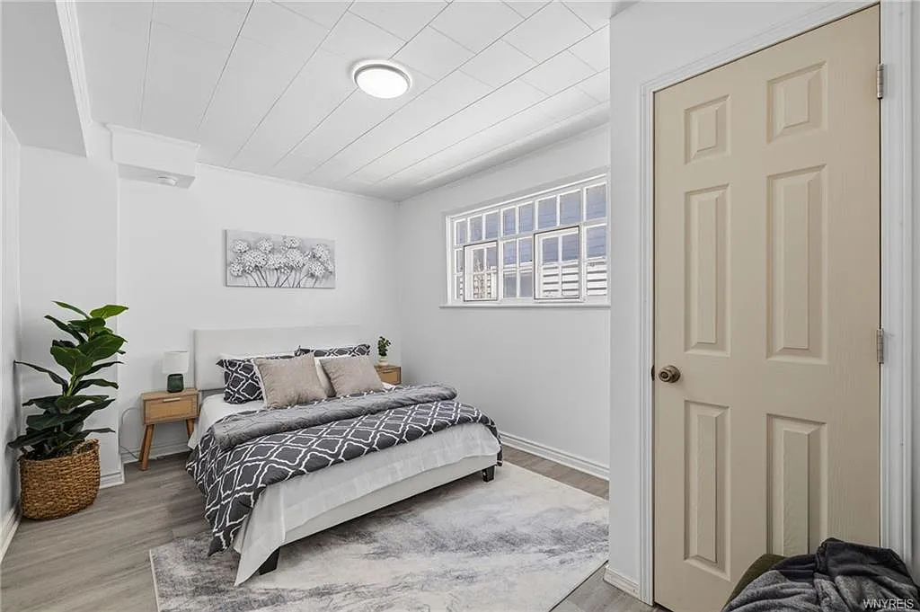 4 bed, 1819 sqft, $1,550 — Photo 2