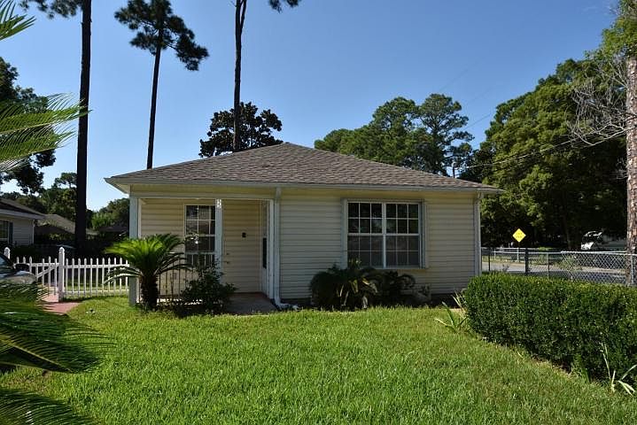 1st image of 55 Park Cir SE