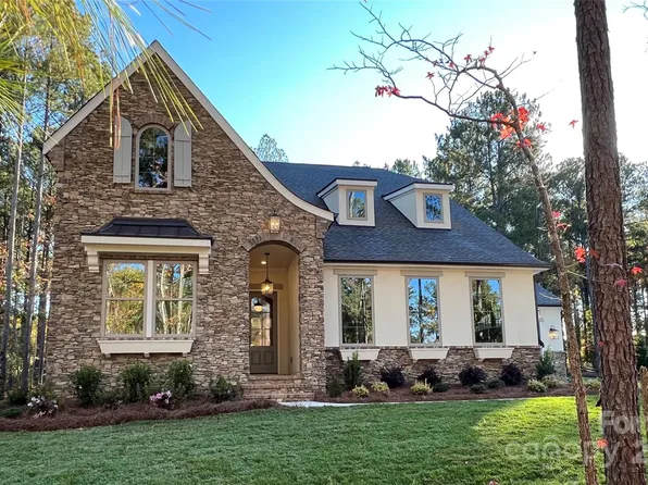 208 Bubbling Well Rd, Matthews, NC 28105