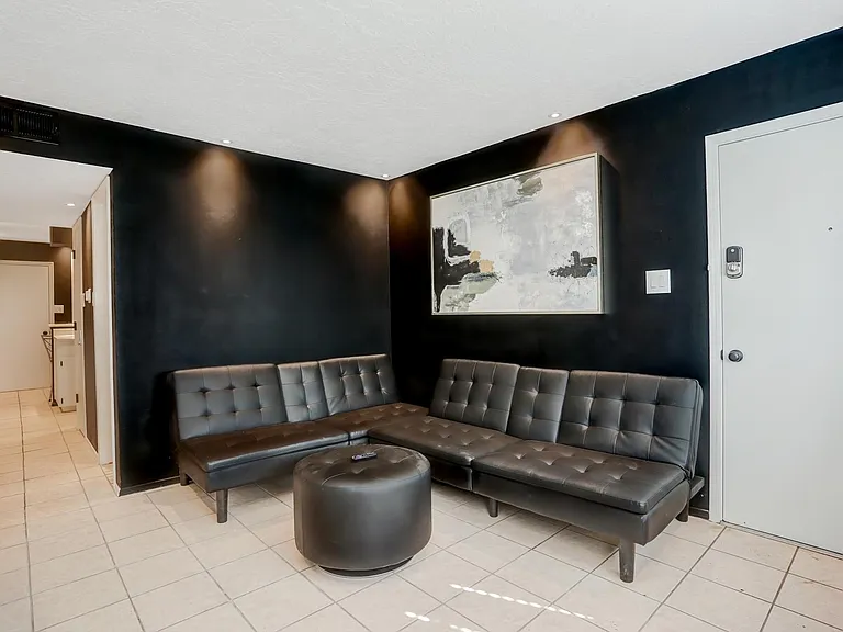 314 Alvarado Dr NE #A — Photo 2