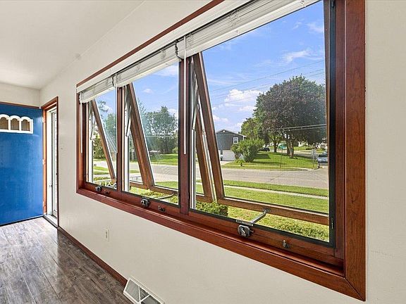 2nd image of 501 Park Ln