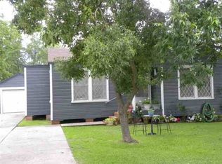 3118 Main Ave, Groves, TX 77619