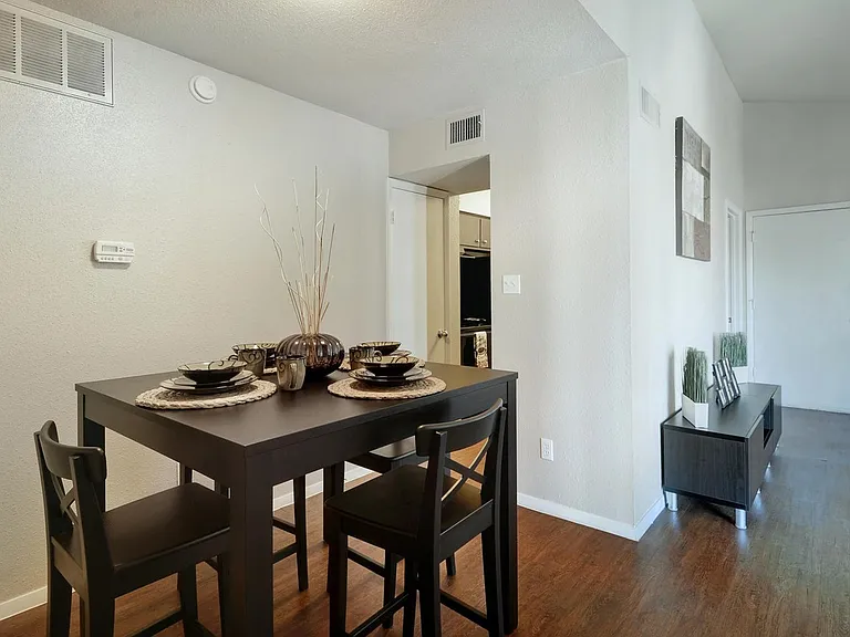 Affordable Domain units - Great move in Specials! — Photo 36