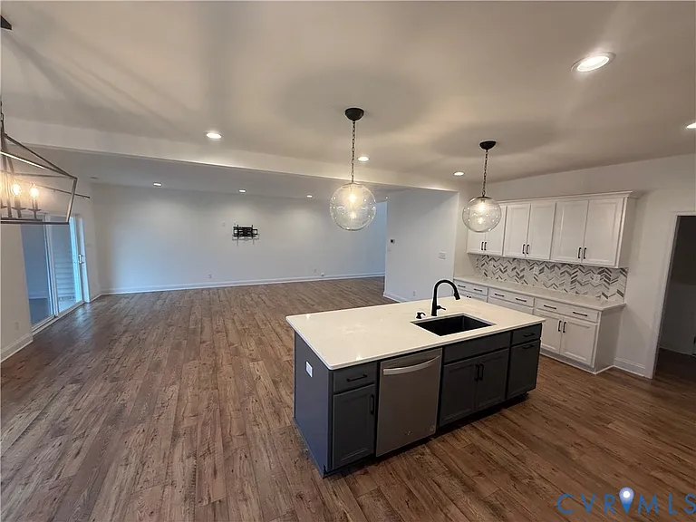 7048 Dunton Rd — Photo 14