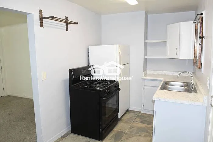 2532 E Adams St #8 — Photo 6