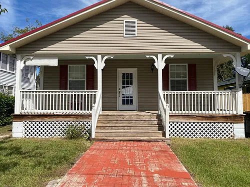 88 Chapin St Photo 1