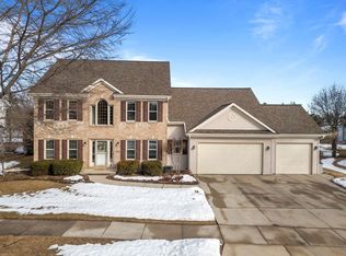 520 E Carrington Ln, Appleton, WI 54913