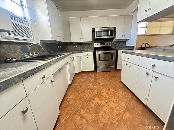 5th image of 1602 Collins St